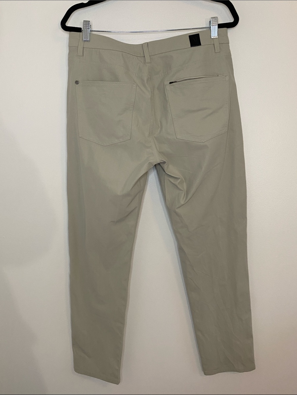 Vuori Men's Beige Performance Khaki Chino Pants Golf Straight Leg 32" x 30" - Picture 2 of 7